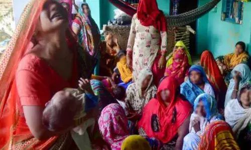 Hathras: अंत्यवासी आणि दुःख Hathras: अंत्यवासी आणि दुःख