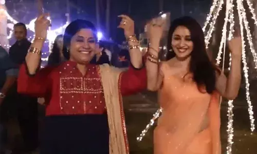 रेणुका शहाणे यांच्या वाढदिवसानिमित्त माधुरी यांच्या हटके शुभेच्छा रेणुका शहाणे यांच्या वाढदिवसानिमित्त माधुरी यांच्या हटके शुभेच्छा