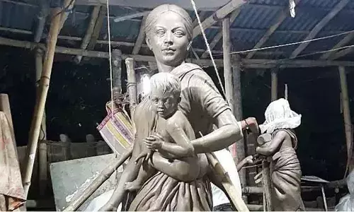 कोलकाता: दुर्गा मातेऐवजी स्थलांतरित मजूरांच्या मुलींची मुर्ती