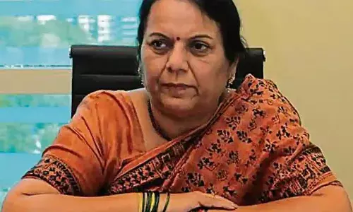 रेखा शर्मा यांना कंगना बद्दल कड आलाय – निलम गोऱ्हे रेखा शर्मा यांना कंगना बद्दल कड आलाय – निलम गोऱ्हे