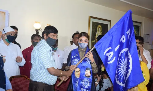 आठवले सरांनी नेहमीच महिलांना पाठिंबा दिला म्हणत पायल घोष चा RPI मध्ये प्रवेश