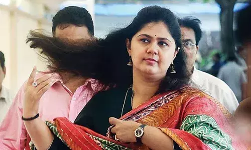 विधानपरिषद निवडणूक: पंकजा मुंडे नाराज आहेत का? विधानपरिषद निवडणूक: पंकजा मुंडे नाराज आहेत का?