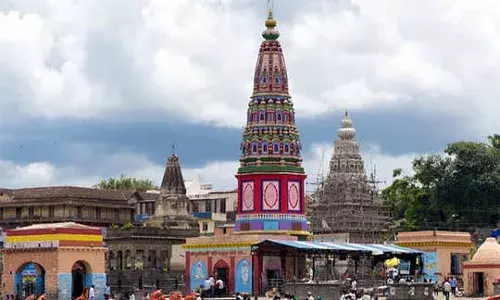 विठ्ठलाच्या दर्शनासाठी दिवसाला 2 हजार भाविकांना सोडण्याचा निर्णय विठ्ठलाच्या दर्शनासाठी दिवसाला 2 हजार भाविकांना सोडण्याचा निर्णय