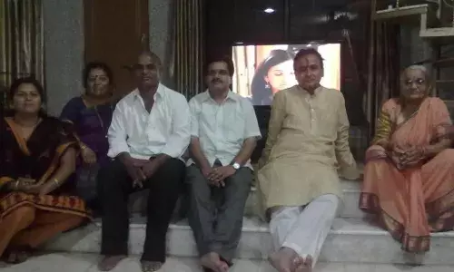 ..आणि मंत्री झालेला भाचा मावशीला भेटला ..आणि मंत्री झालेला भाचा मावशीला भेटला