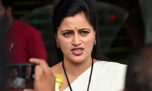 एवढं मोठं आंदोलन करणं शेतकऱ्यांच्या मनात नव्हतं, मात्र राजकीय पक्षांमुळे एवढं झालं. एवढं मोठं आंदोलन करणं शेतकऱ्यांच्या मनात नव्हतं, मात्र राजकीय पक्षांमुळे एवढं झालं.