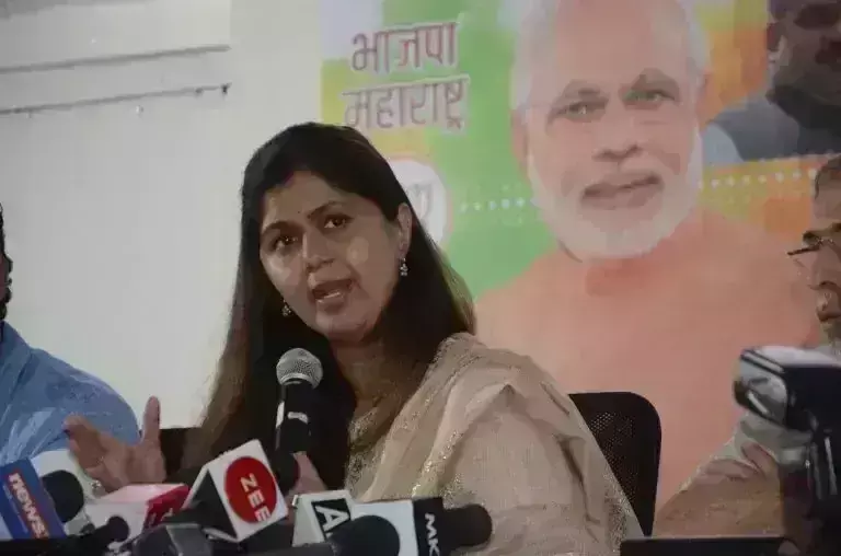उमेदचे बाजारीकरण तात्काळ थांबवा पंकजा मुंडे यांचे सरकारला आवाहन उमेदचे बाजारीकरण तात्काळ थांबवा पंकजा मुंडे यांचे सरकारला आवाहन