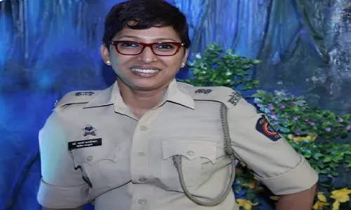 रश्मी करंदीकर यांची समयसुचकता, वाचवले तरुणांचे प्राण... रश्मी करंदीकर यांची समयसुचकता, वाचवले तरुणांचे प्राण...