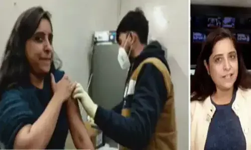 पुजा मक्कर कोरोनाची लस घेणाऱ्या पहिल्या भारतीय महिला पत्रकार!