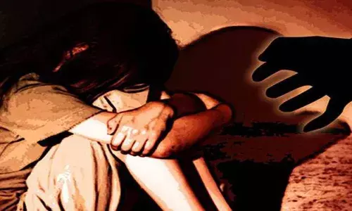 रायगडमध्ये अल्पवयीन मुलीवर शिक्षकाने केला बलात्कार... रायगडमध्ये अल्पवयीन मुलीवर शिक्षकाने केला बलात्कार...