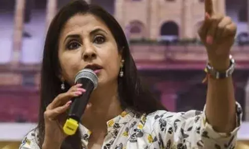 प्रबोधनकार ठाकरे कडवे हिंदुत्ववादी : उर्मिला मातोंडकर प्रबोधनकार ठाकरे कडवे हिंदुत्ववादी : उर्मिला मातोंडकर