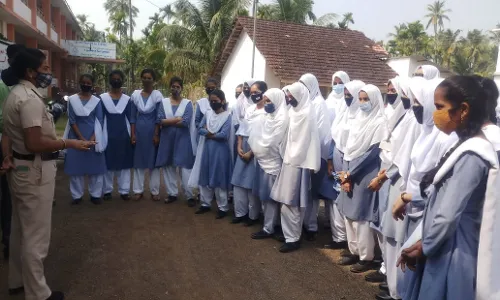 रायगड पोलीसांचा अभिनव उपक्रम; महिलांना गुड टच, बॅड टचचं प्रशिक्षण!