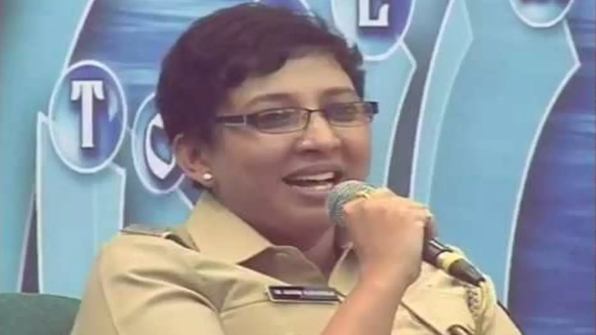 मिंत्राचा माज उतरला, रश्मी करंदीकर यांच्या पाठपुराव्याला यश! मिंत्राचा माज उतरला, रश्मी करंदीकर यांच्या पाठपुराव्याला यश!