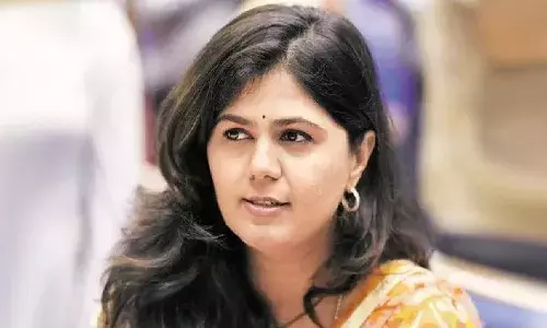 पंकजा मुंडे योग्य ट्रॅकवर? पंकजा मुंडे योग्य ट्रॅकवर?