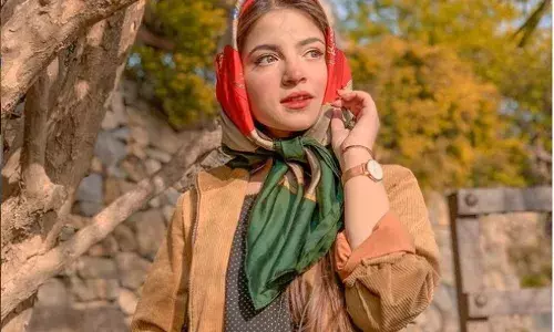 ये Pawri वाली लडकी बहोत फेमस हो रही है ये Pawri वाली लडकी बहोत फेमस हो रही है