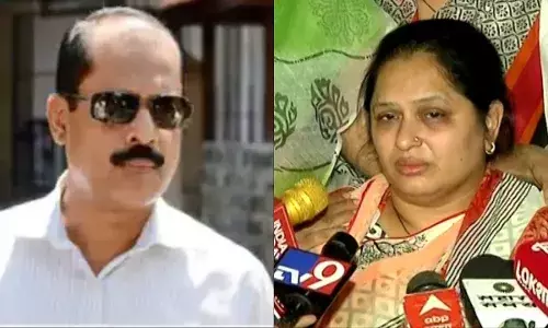 सदरचा खून हा सचिन वाझे याने केला असावा, असा माझा संशय आहे