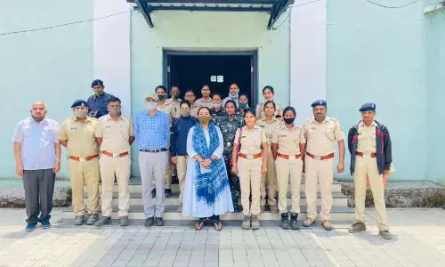 महिला कर्मचाऱ्यांनो घाबरू नका शासन खंबीरपणे तुमच्या पाठीशी उभे - ADV. यशोमती ठाकूर महिला कर्मचाऱ्यांनो घाबरू नका शासन खंबीरपणे तुमच्या पाठीशी उभे - ADV. यशोमती ठाकूर