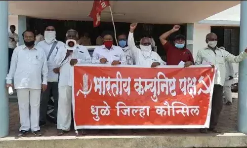 धुळे: वाढत्या महाघाई विरोधात निदर्शने धुळे: वाढत्या महाघाई विरोधात निदर्शने