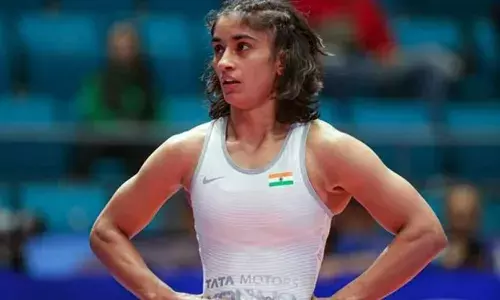 कुस्तीपटू विनेश फोगाट शिस्तभंग केल्यामुळे निलंबित