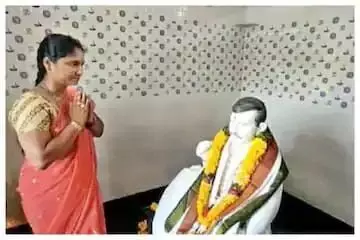 नवऱ्याचे मंदिर बांधून...ती रोज करते नवऱ्याची पूजा