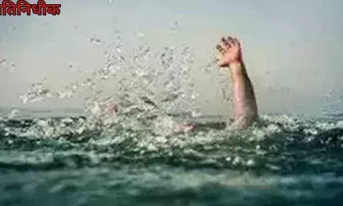सासरी नांदायला नकार देणाऱ्या अल्पवयीन मुलीला बापानेच नदीत ढकललं सासरी नांदायला नकार देणाऱ्या अल्पवयीन मुलीला बापानेच नदीत ढकललं
