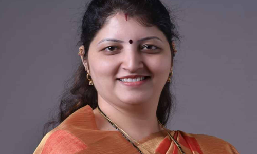 चंद्रकांत दादा आपलं जितकं वय आहे तितकी पवार साहेबांची संसदीय कारकीर्द आहे- चाकणकर