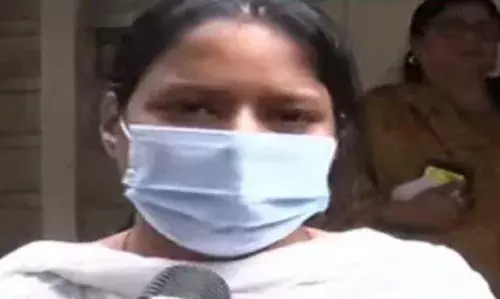 मला न्याय मिळणार गजानन काळे यांच्या पत्नी कृष्णकुंजवर... मला न्याय मिळणार गजानन काळे यांच्या पत्नी कृष्णकुंजवर...