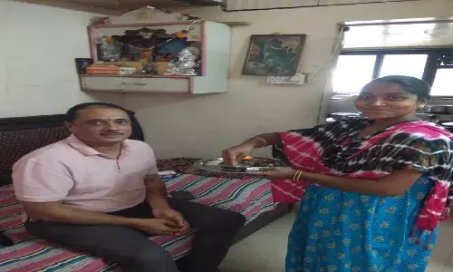 नवऱ्याचे छत्र गमावलेल्या बहिणीसाठी धावून आले नात्यापलीकडचे भाऊ