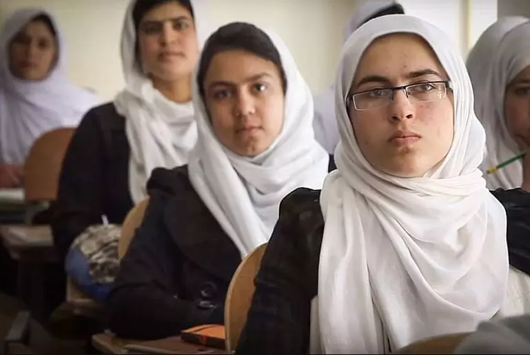 Afghanista: मुलं-मुलींना एकत्र शिक्षण घेण्यासाठी अखेर बंदी