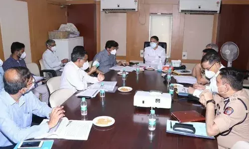 नोकरी करणाऱ्या महिलांची सुरक्षेच्या दृष्टीने नियमावली तयार करण्याचे गृहमंत्र्यांचे निर्देश नोकरी करणाऱ्या महिलांची सुरक्षेच्या दृष्टीने नियमावली तयार करण्याचे गृहमंत्र्यांचे निर्देश