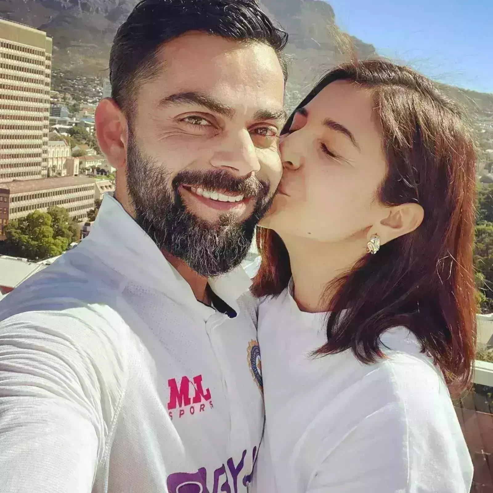 तू जे केलंस ते छान केलंस! विराटने कर्णधारपद सोडल्यानंतर अनुष्काने असं का म्हंटल? तू जे केलंस ते छान केलंस! विराटने कर्णधारपद सोडल्यानंतर अनुष्काने असं का म्हंटल?