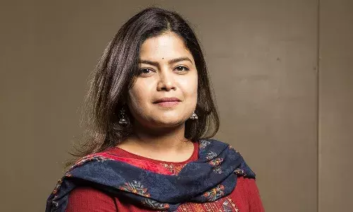 नामर्दांसारखे कार्टून दाखवू नका पूनम महाजन संजय राऊतांवर भडकल्या... नामर्दांसारखे कार्टून दाखवू नका पूनम महाजन संजय राऊतांवर भडकल्या...