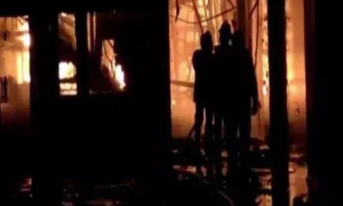 भिवंडीत फर्निचर गोदामाला आग, अग्निशमन दलाकडून शर्तीचे प्रयत्न सुरू