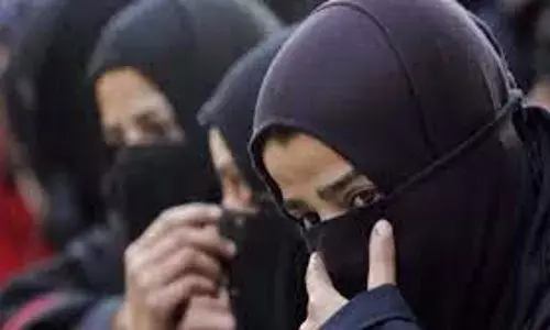 मुस्लिम विद्यार्थींनींना हिजाब बंदीवरुन वाद