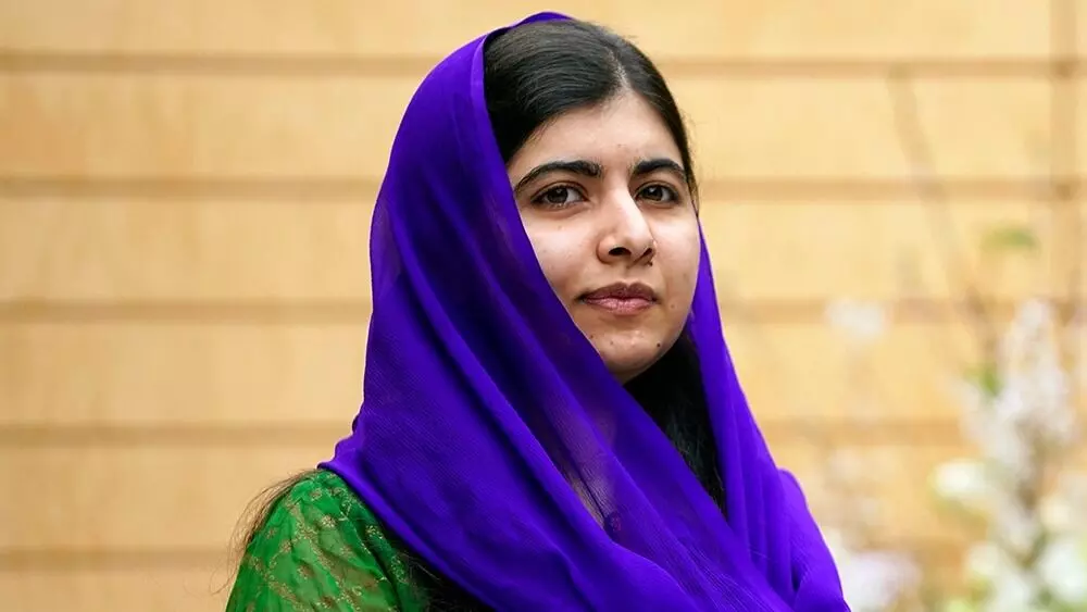 Malala Yousafzai  : हिजाबच्या वादात मलालाची उडी..