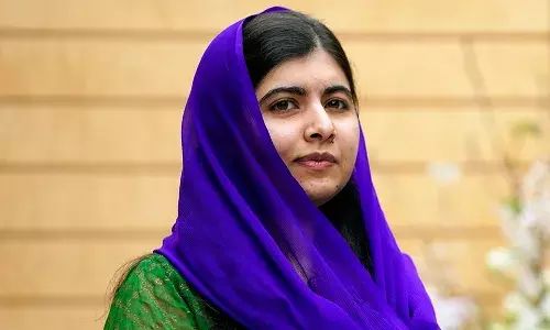 Malala Yousafzai  : हिजाबच्या वादात मलालाची उडी.. Malala Yousafzai  : हिजाबच्या वादात मलालाची उडी..
