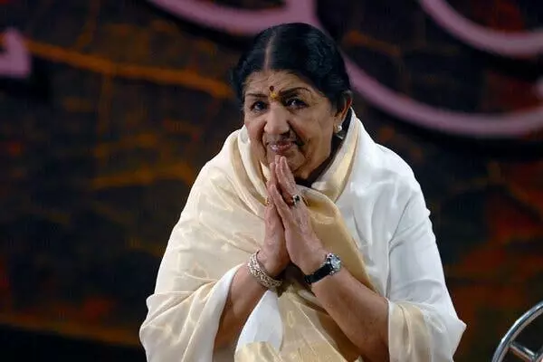 #LataMangeshkar : गायकांच्या नवीन पिढीसाठी लता मंगेशकर काय होत्या?
