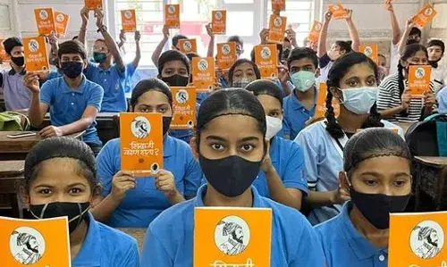 छात्रभारतीची अनोखी शिवजयंती!... शिवाजी कोण होता? च्या ५ लाख प्रती तरूणांमध्ये वाटणार… छात्रभारतीची अनोखी शिवजयंती!... शिवाजी कोण होता? च्या ५ लाख प्रती तरूणांमध्ये वाटणार…