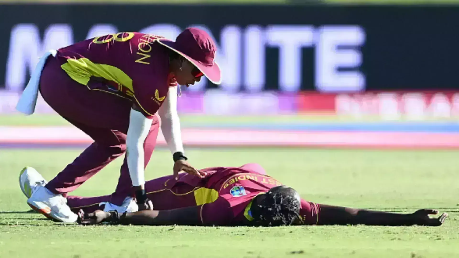 Womens world Cup: क्षेत्ररक्षण करताना वेस्ट इंडिजची महिला खेळाडू अचानक मैदानात पडली, रुग्णालयात दाखल