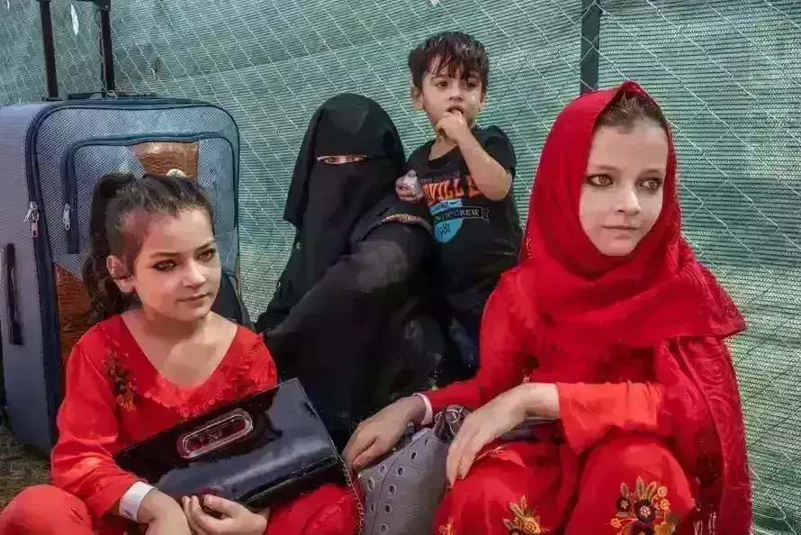 तालिबान्यांकडून ६ वी नंतर मुलींसाठी शाळा बंद