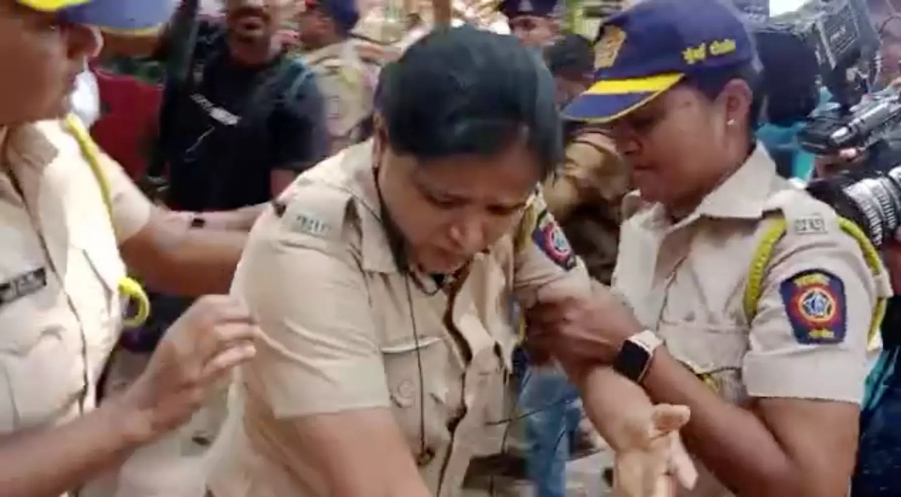 संदीप देशपांडेंचा पोलिसांच्या तावडीतून पळ; पकडताना महिला पोलीस जखमी