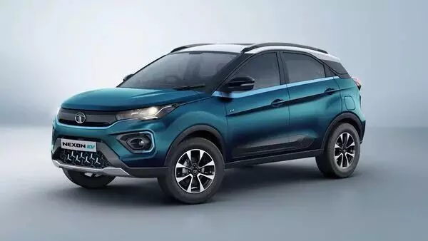 Tata Nexon EV Max इलेक्ट्रिक कार लाँच, एका चार्जवर 437 किमीपर्यंतची असेल रेंज