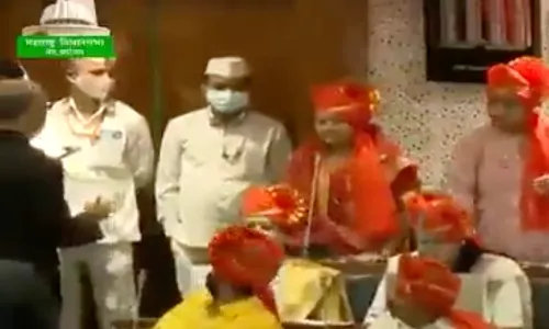 बंडखोर यामिनी जाधव उभ्या राहताच ED-ED अशा घोषणा.. बंडखोर यामिनी जाधव उभ्या राहताच ED-ED अशा घोषणा..