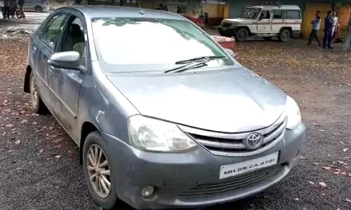 थरारक पध्दतीने कार मधून ६५ लाखांची रोकड केली जप्त  ; नक्की काय घडलं..