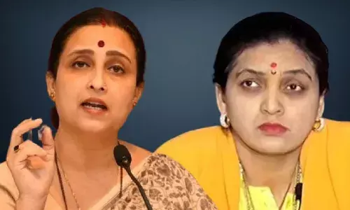 उद्या ब्लु फिल्म टाकून त्याचं उत्तर मागाल रुपाली ठोंबरे चित्रा वाघ यांच्यावर भडकल्या उद्या ब्लु फिल्म टाकून त्याचं उत्तर मागाल रुपाली ठोंबरे चित्रा वाघ यांच्यावर भडकल्या