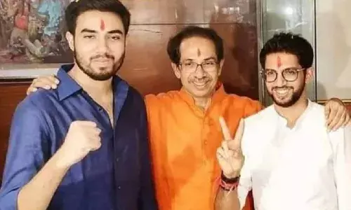 तेजस ठाकरे शिवसेनेचा नवा चेहरा ? आदित्य ठाकरेंचे स्पष्टीकरण तेजस ठाकरे शिवसेनेचा नवा चेहरा ? आदित्य ठाकरेंचे स्पष्टीकरण