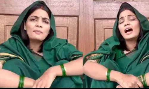 बेरोज़गार बानी साहेब रोजगार मांगीला... ताईचे गाणे सरकारला जाग आणेल का? बेरोज़गार बानी साहेब रोजगार मांगीला... ताईचे गाणे सरकारला जाग आणेल का?
