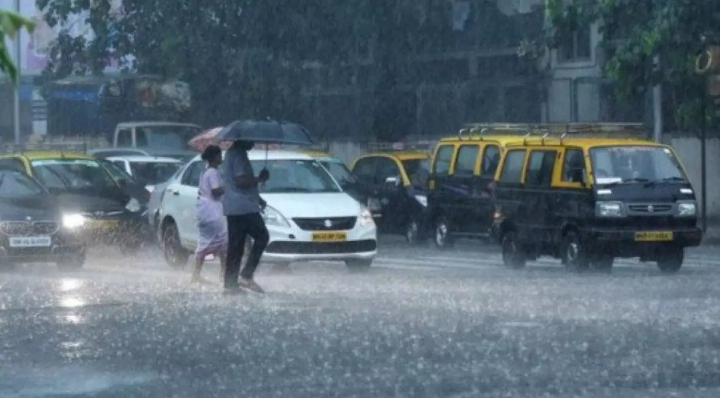 Mumbai Rain : अचानक पाऊस आणि मुबईकरांची दैना.. । Maharashtra Mumbai Rain Updates