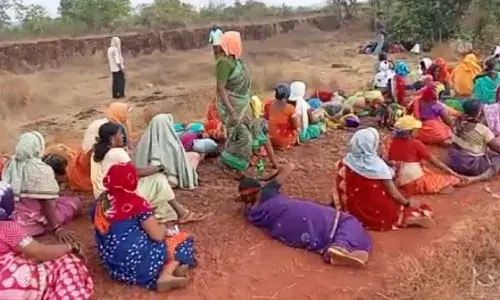 जावा ... कोकण तुमचा नसा ,महिलांनी अक्षरशः लोटांगण घातलं