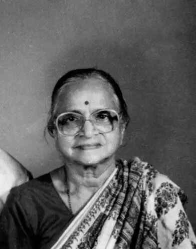 कवितांच्या माध्यमातून मराठी भाषिक लोकांना एका छत्राखाली आणणारी रणरागिणी Ahilya Rangnekar
