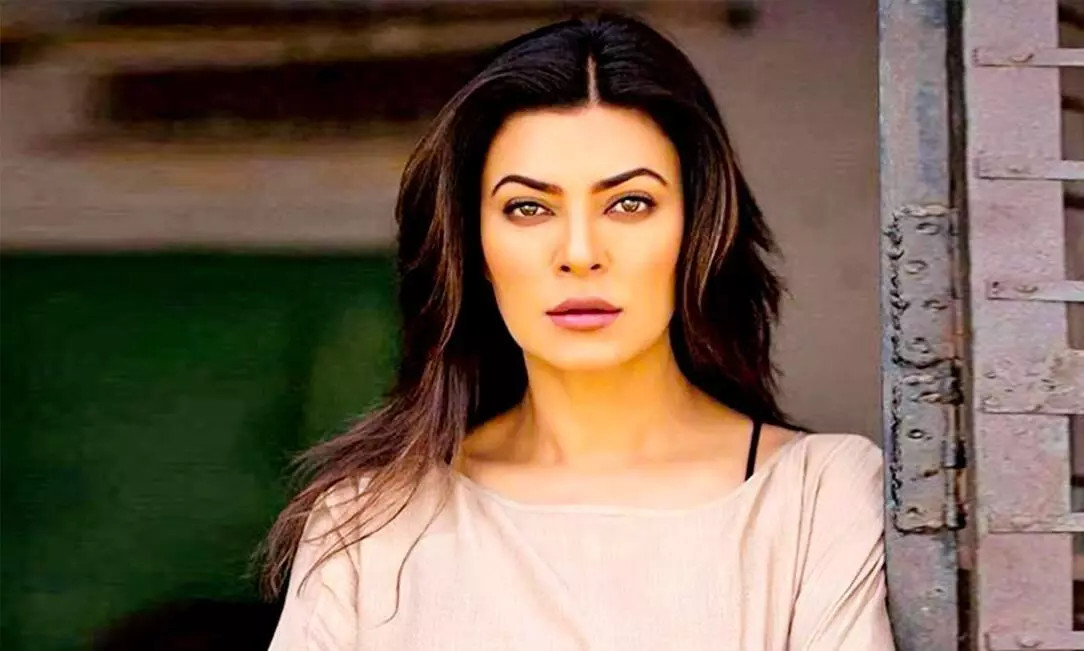 सुष्मिता सेन (Sushmita Sen) घेतीये तलवारबाजीचे धडे...